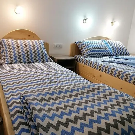 Sa Francuskim I Pomocnim Lezajem - Romansa Apartment *