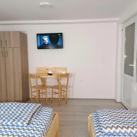 Apartment Sa Francuskim I Pomocnim Lezajem - Romansa *