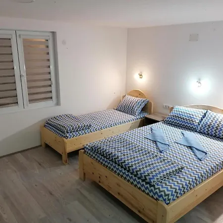 Sa Francuskim I Pomocnim Lezajem - Romansa