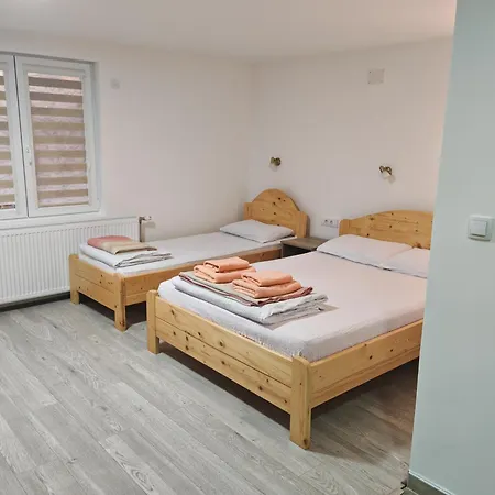 Sa Francuskim I Pomocnim Lezajem - Romansa Apartmán