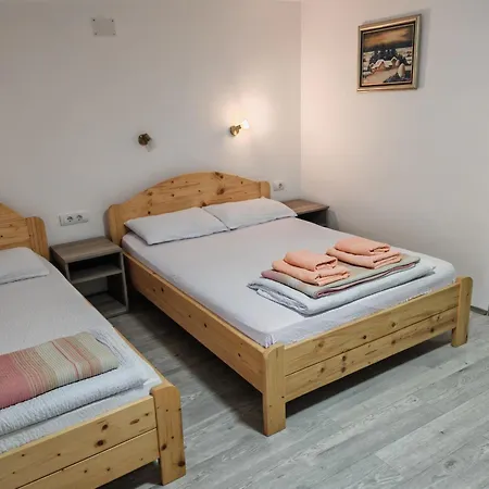 Apartment Sa Francuskim I Pomocnim Lezajem - Romansa *