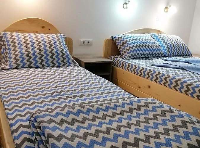 Sa Francuskim I Pomocnim Lezajem - Romansa Apartment *