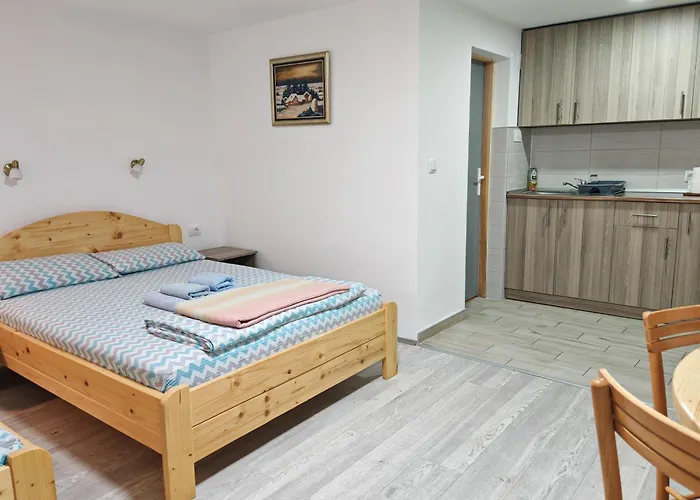 Apartment Sa Francuskim I Pomocnim Lezajem - Romansa