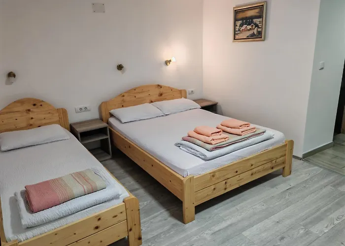 Apartment Sa Francuskim I Pomocnim Lezajem - Romansa *